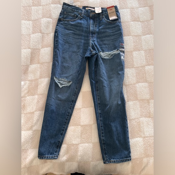 Levi’s Mom Jeans - Picture 3 of 5